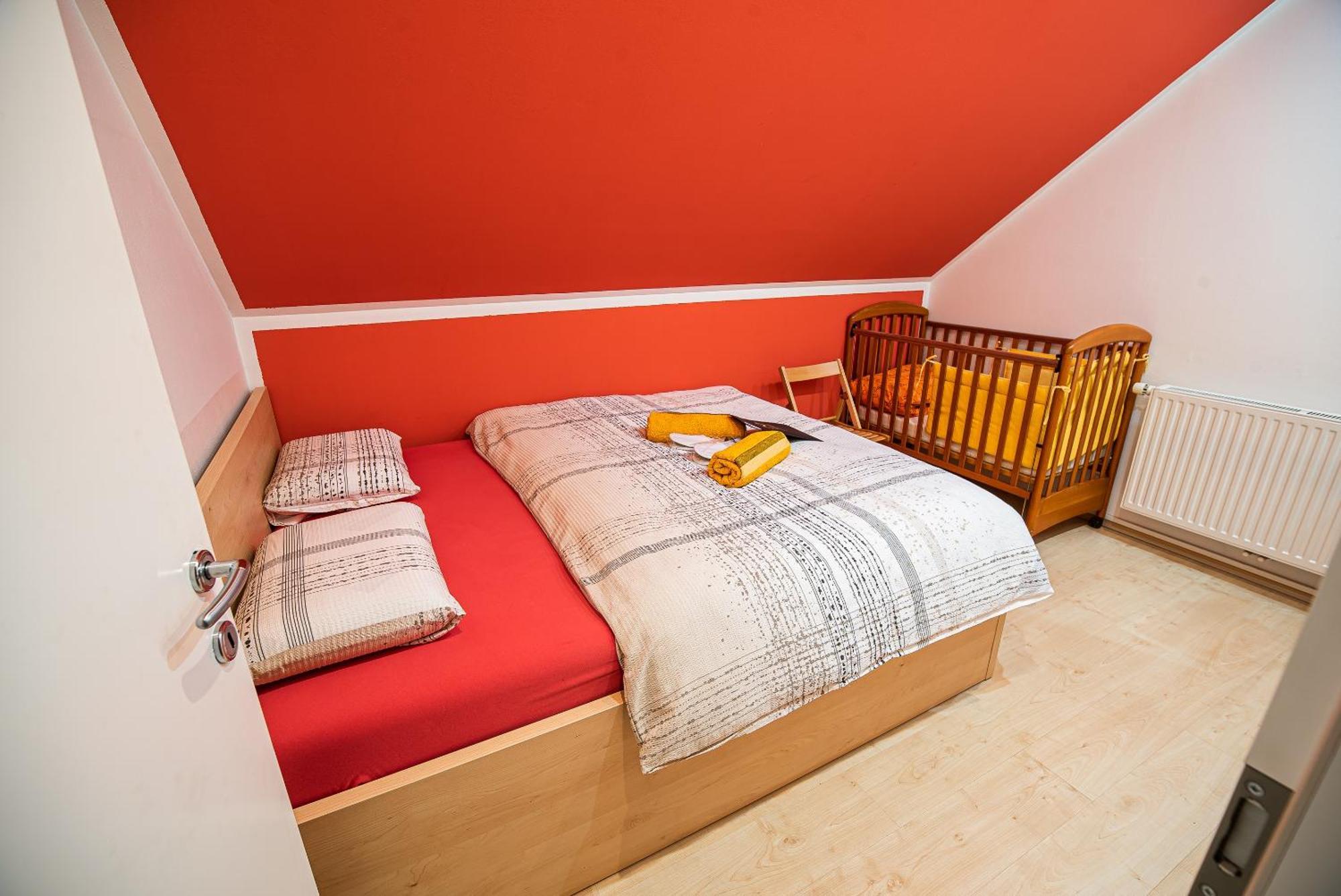 Lux Living Apartments Budic Near Terme Catez Brežice Rum bild