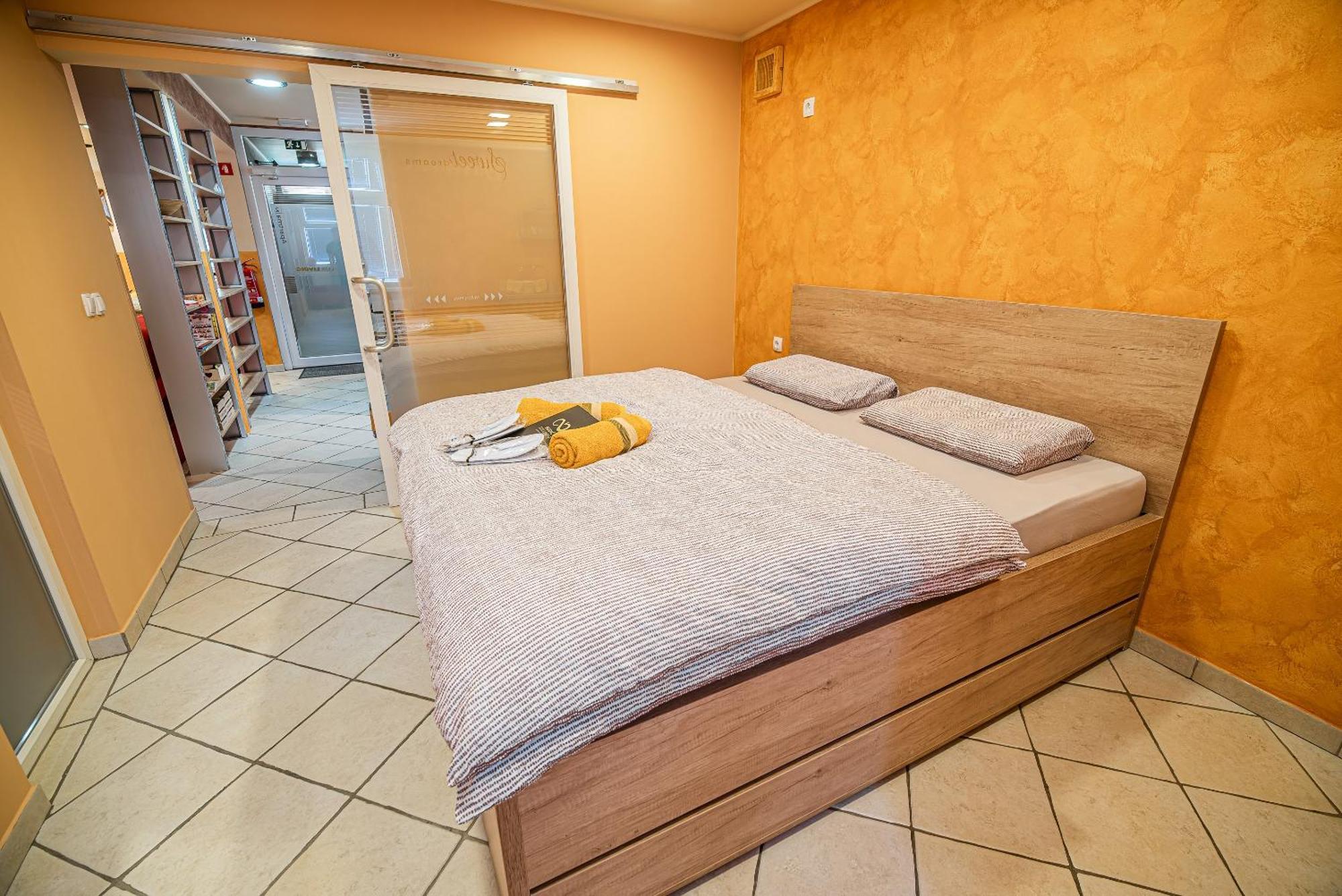 Lux Living Apartments Budic Near Terme Catez Brežice Rum bild