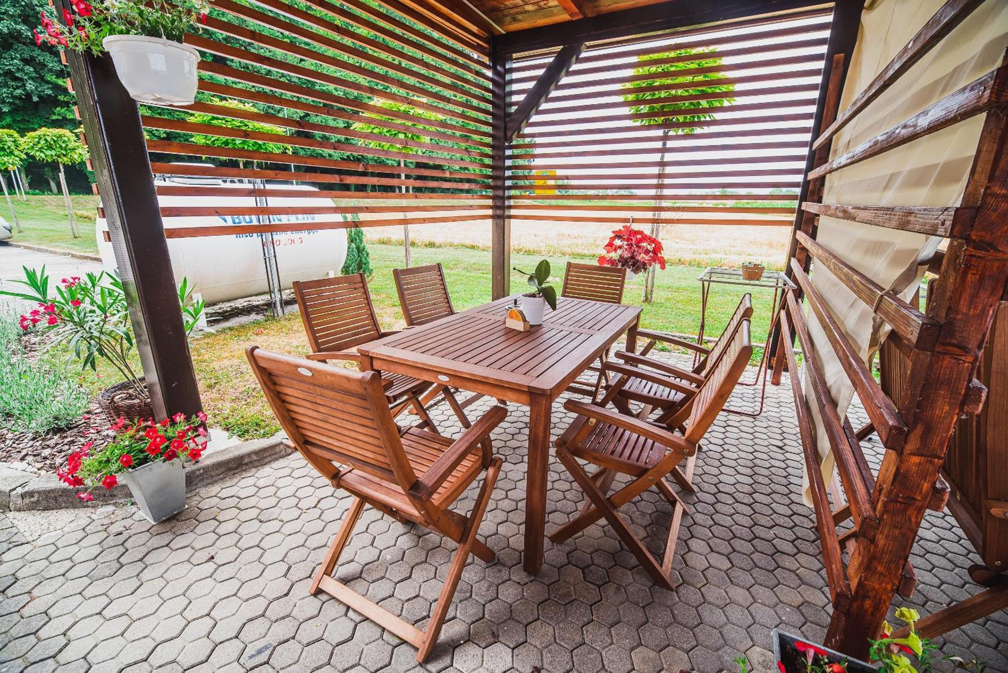 Lux Living Apartments Budic Near Terme Catez Brežice Rum bild